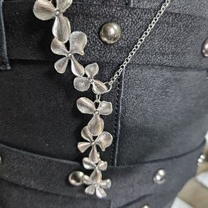 Silver Rain fall flower necklace